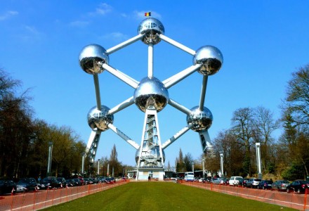 surrounding_atomium