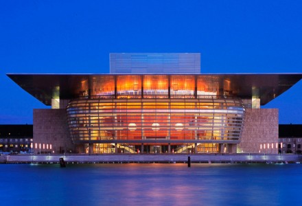 surrounding_operaen_pa_holmen