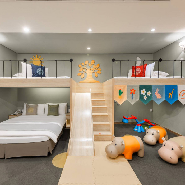 Deluxe Slide Quad Room