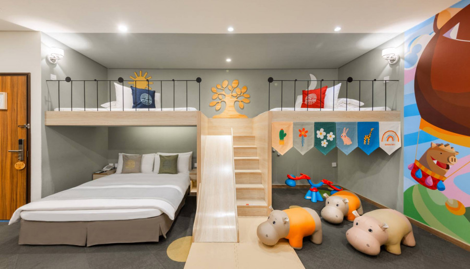 Deluxe Slide Quad Room